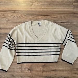 H&M Divided crop sweater
